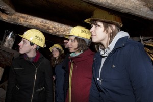 Besucher im Besucherbergwerk Besucher im Besucherbergwerk